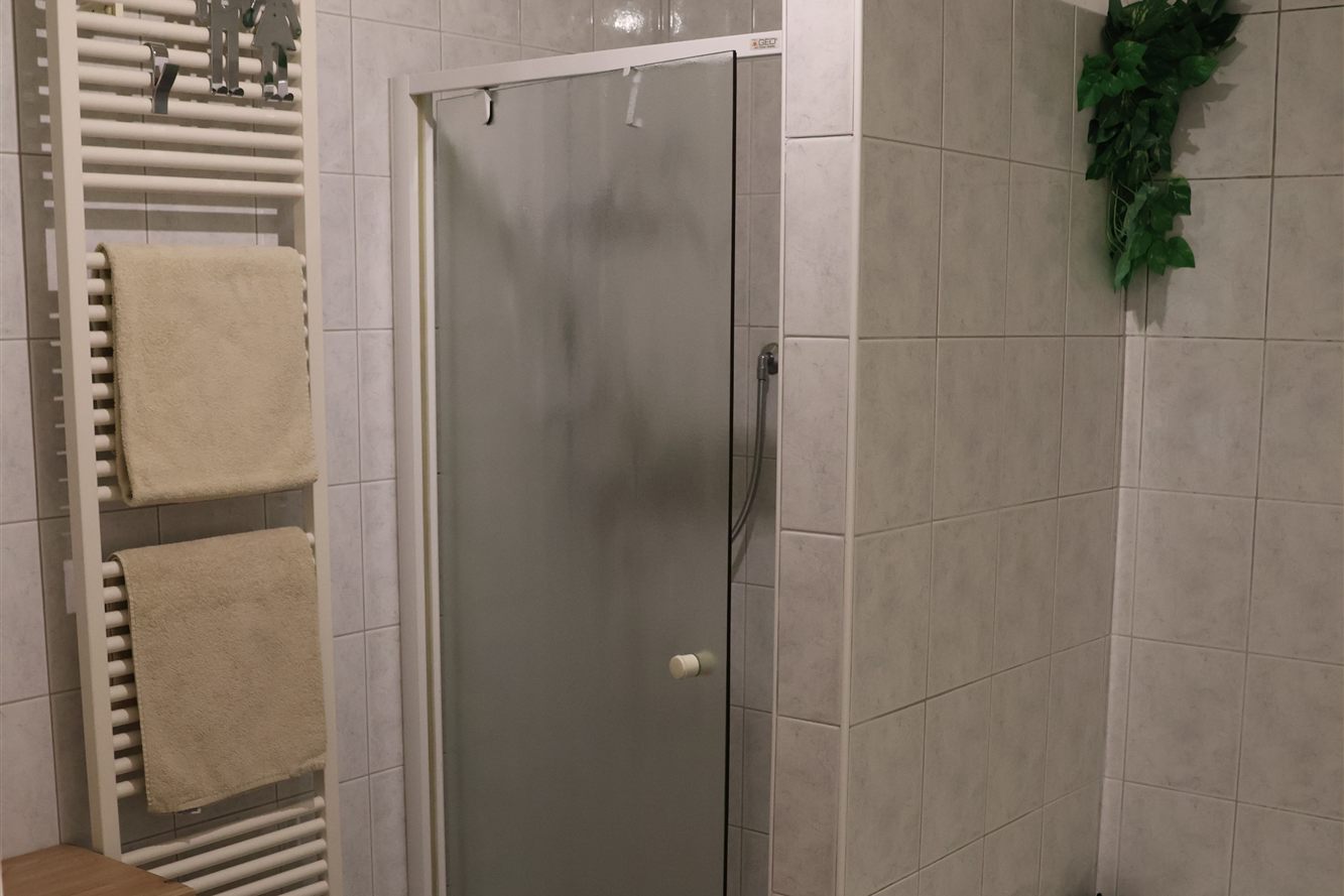 Bad mit begehbarer Dusche